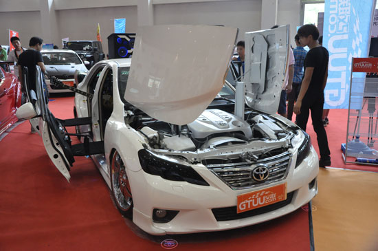 冷峻新貌與自在奢享 記2012中國改裝汽車與房車展覽會在京開幕